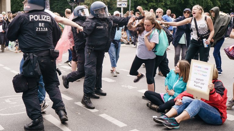 600 задържани в Германия заради протест срещу ковид мерките