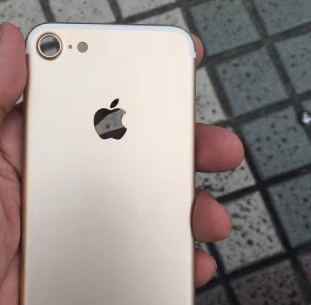 Чакаме новия iPhone 7 през септември.