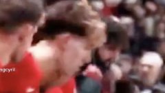 Футболист на Ливърпул се изплю върху феновете на "Уембли"