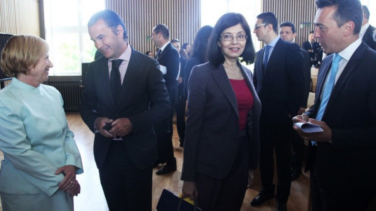 Пристстваха още правосъдният министър Христо Иванов, председателят на ВКС Лозан Панов и вицепремиерът Меглена Кунева