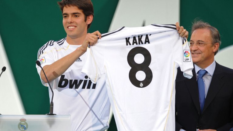 През 2009 г. Реал Мадрид плати 65 млн. евро на Милан за Кака. "Сантяго Бернабеу" бе пълен в деня на представянето му.