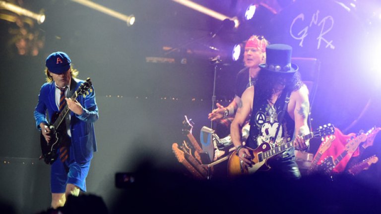 На Coachella Ангъс Йънг се присъедини към Guns N' Roses при изпълнението на две песни на AC/DC - Riff Raff и Whole Lotta Rosie. Начинът, по който Аксел изпя песните би трябвало да зарадва феновете на DC