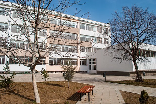 Сградата на Класическата гимназия в кв. "Модерно предградие" беше ремонтирана за над 2 милиона лева с европейско финансиране