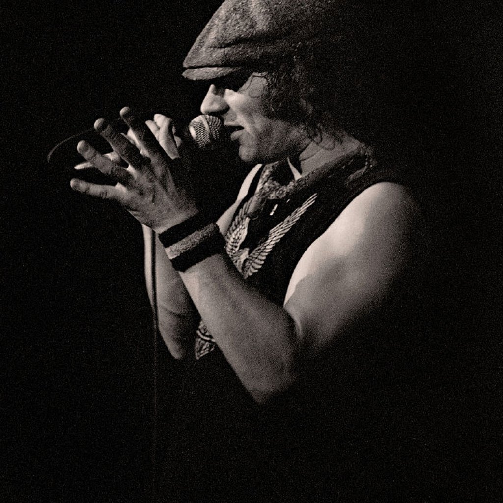 Brian_Johnson_-_Manchester_Apollo_-_1982
