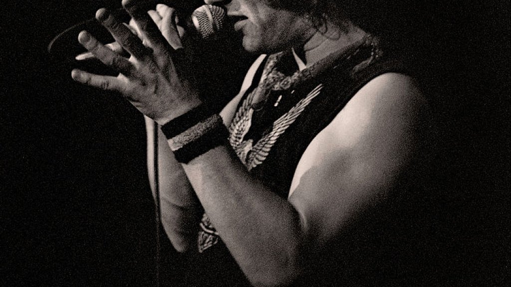 Brian_Johnson_-_Manchester_Apollo_-_1982