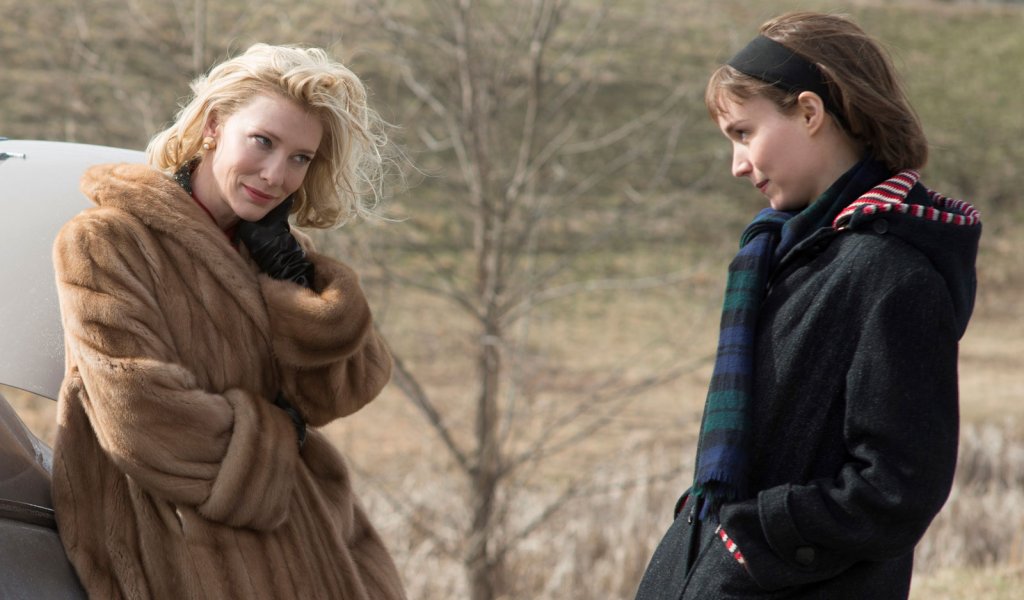 \"Карол\" (Carol, 2015)
 Филмът беше едно от събитията в киното през 2015-та и донесе десетки награди на Кейт Бланшет и Рууни Мара. Първата влиза в ролята на традиционна съпруга и любяща майка, а втората играе млада продавачка в магазин за подаръци. 