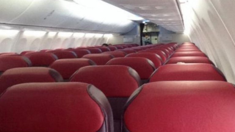 Такива снимки разпространяват потребители в социалните медии, въпреки големите отстъпки, които превозвачът предлага