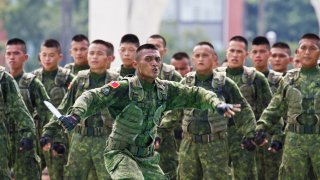 Наръчникът за оцеляване е готвен от година насам и дава указания на гражданите за реакция при бомбардировки