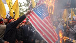 Поглед към историята дава причините за напрежението между Ислямската република и Запада