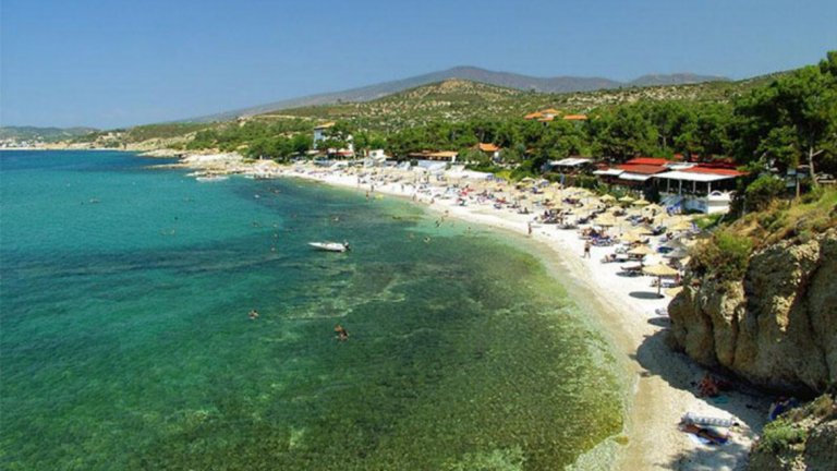 Най-близкият остров до България и съответно един от най-посещаваните е остров Тасос.