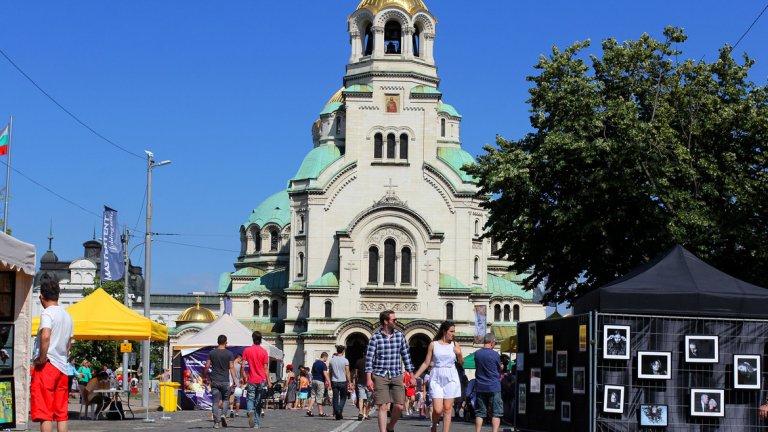За първи път фестивалът се провежда на площад "Александър Невски" (Вижте още снимки в галерията)