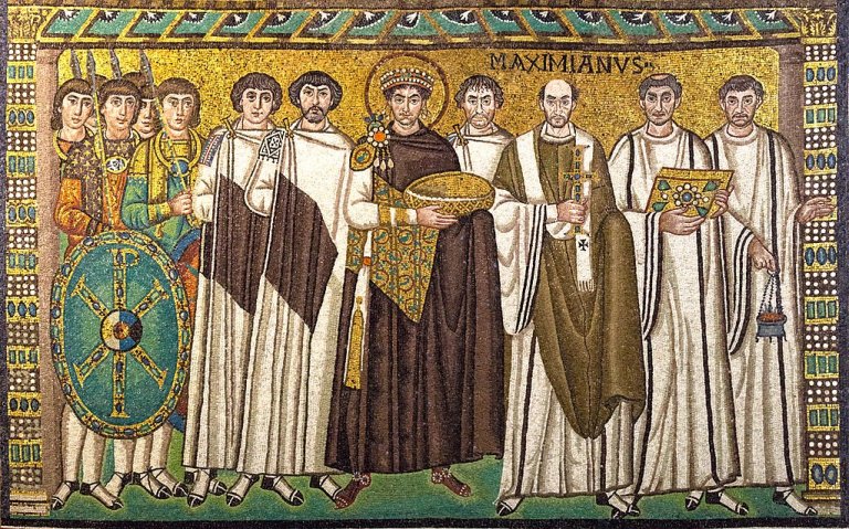 Мозайката от базиликата "Сан Витале" в Равена, на която е изобразен Юстиниан Първи с императорския си двор