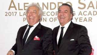 Антонио Ромеро (вляво) и Рафаел Руис от Los del Rio удариха джакпота с един от най-неочакваните музикални хитове