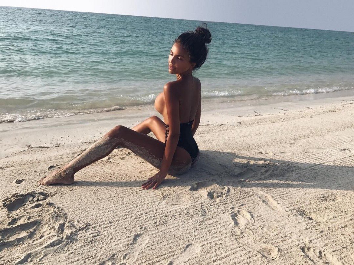 Николета не пропуска да зарадва феновете си в Instagram с по няколко голи снимки всяка седмица