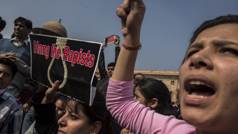 Ще реши ли смъртната присъда проблемът с изнасилванията в Индия