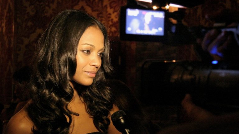 Двете посоки в интересите на Салдана се преплитат в дебютния й филм - посветената на танци драма Center Stage, който разказва за група студенти по балет. Следват поредица от поддържащи и по-малки роли, включително във филми като "Терминалът" и "Карибски пирати: Проклятието на Черната перла". Нито една от ролите й в този период обаче не води до някакъв голям успех.