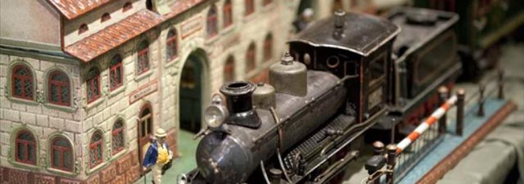 111125113557_miniature-train-sothebys-new-york-city