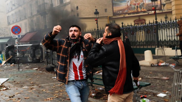 Ранени и арестувани след протести в Париж заради стрелбата по кюрдски център