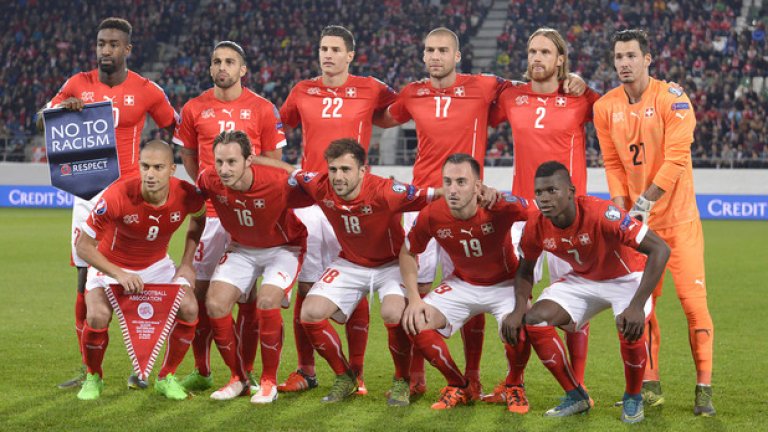 Швейцария – има ли достатъчно талант? 
Един от лидерите на швейцарския отбор в последните години – Гюкан Инлер – премина в Лестър миналото лято, но изигра по-малко от 200 минути през целия сезон – дори не бе взет. Валон Бехрами, друг опитен играч, е в Уотфрод… Въпросът пред Владимир Петкович ще бъде дали играчи като Гранит Джака, Бреел Емболо и Джердан Шакири ще могат да изнесат тежестта на едно такова първенство.