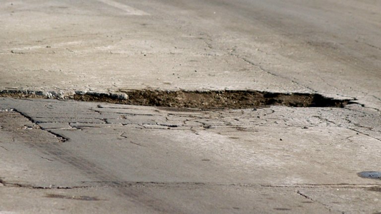 Община Варна е осъдена заради дупка на пътя