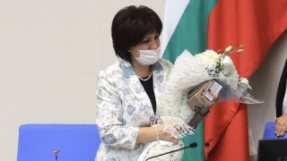 Решението, че няма да е "оставка", а "остава", е взето още преди циркът да отвори врати