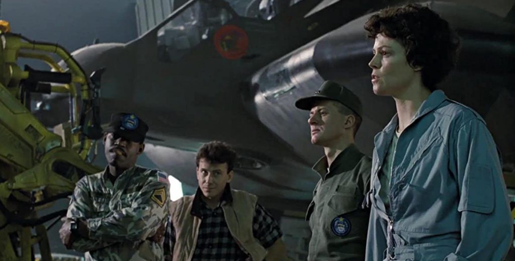 Aliens / ”Пришълците”
Ако имаше Зала на славата за научнофантастични филми, то Джеймс Камерън със сигурност трябва да бъде първият приет там като един от най-великите режисьори и сценаристи на научна фантастика. И то до средата на 80-те все още само загрява! 
Той поема кормилото на “Пришълците”, като повече от успешно надгражда работата на първия филм от поредицата, режисиран от Ридли Скот, и създава един много по-голям свят около ужасяващите ксеноморфи. 
Тук историята продължава като главната героиня Елън Рипли трябва да се завърне в човешка колония на чужда планета, която е била нападната от извънземните.