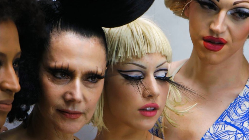 "Susanne Bartsch: On Top" 
От десетилетия Сузан Барч управлява клубната сцена в Ню Йорк с железен юмрук (увит в латекс). Благодарение на РуПол, Майкъл Мъсто, Аманда Лепоре и чиста сила на волята снимачната двойка Антъни и Алекс успяват да изследват о