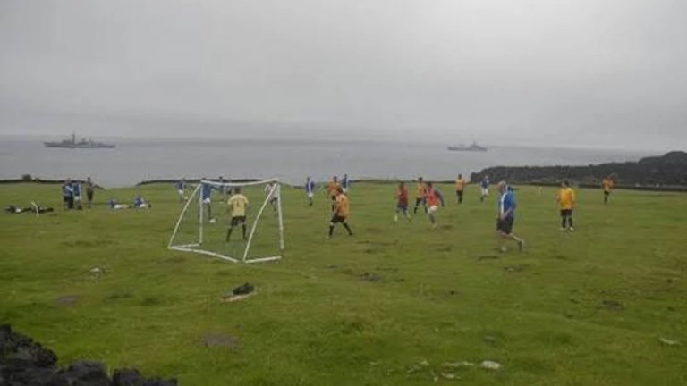В Единбург на Седемте морета чакат следващия кораб, за да има мач