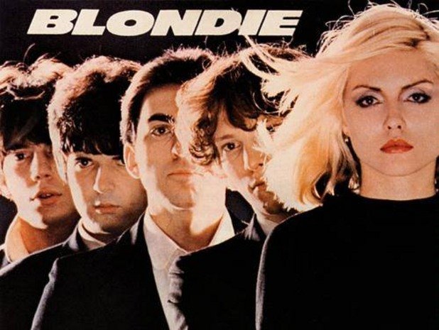 Дебютният албум на Blondie излиза през 1977 г. 
