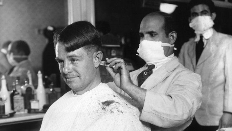 И през 1918 г. маските са обект на подигравки, ползват се и за политически цели