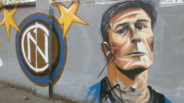 Идолът остава нарисуван на стена в парка край "Сан Сиро". Интер никога няма да забрави своя велик капитан.