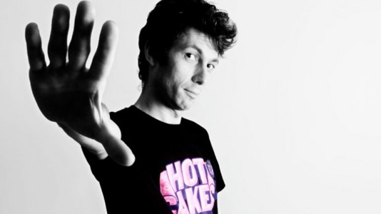 Ed Solo е икона на световната Drum&Bass, Breaks и Dubstep сцена, като създател на Slugde Records и съвместния с Deekline лейбъл Hot Cakes