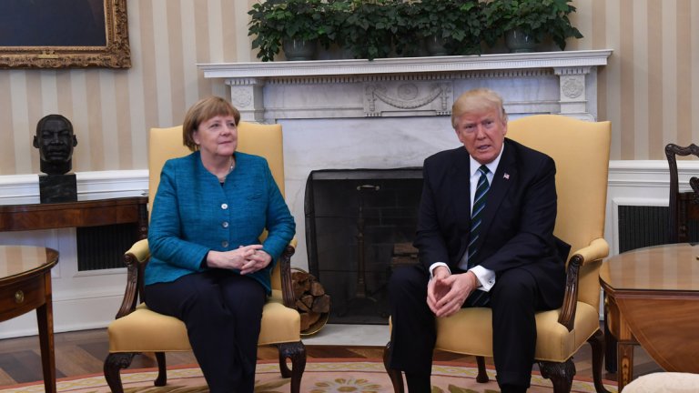 Неловкият момент при срещата на Тръмп и Меркел 
