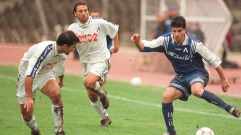 Два отбора с името Левски и с Л на фланелката - това бе често явление в края на миналия век.