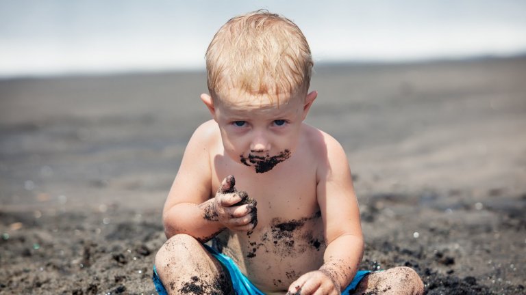 Докато BOO засега успешно избягва регулациите на Facebook, не може да се каже същото за регулаторните органи на САЩ и Канада