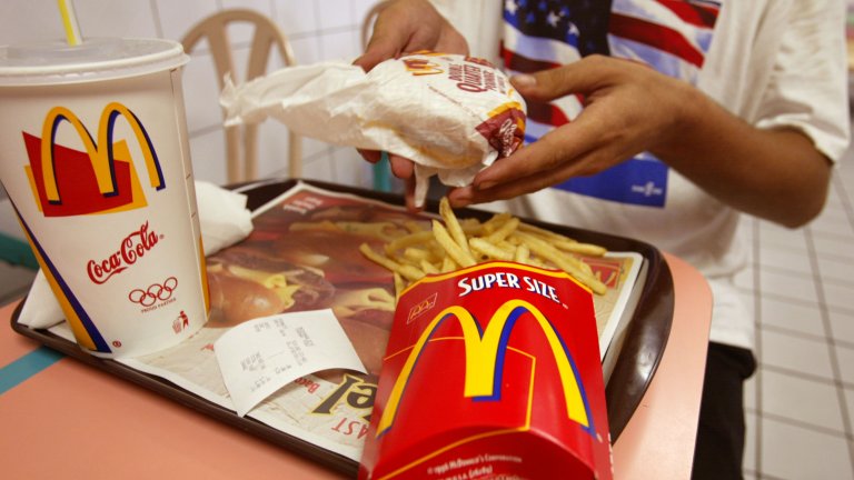 Хората, които с усмивка приемат поръчката ви, знаят най-добре какво има на подноса