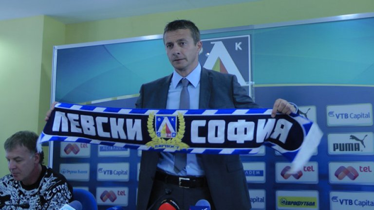 ... Сърбинът Славиша Йоканович, дошъл с визитка на сериозен и разумен треньор...