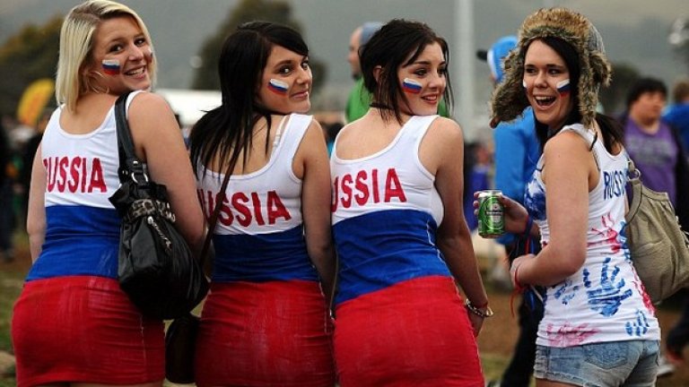 Те подкрепяха любимците си с оръжията на красотата.