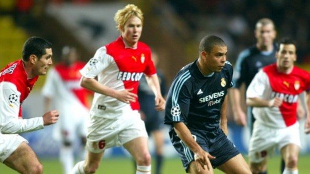 2. Монако – Реал Мадрид, 2003/04, четвъртфинал
Реал спечели първия мач на „Бернабеу“ с 4:2. Раул откри резултата след само 35 минути в реванша и увеличи аванса на „белите“ в общия резултат на 5:2. Мадрид изглеждаше сигурен полуфиналист, но скоро Людовик Жули изравни. Последва гол на Фернандо Мориентес, който играеше като отдаден под наем в Монако именно от Реал, а с втория на Жули Монако изравни общия резултат на 5:5 и продължи напред. В крайна сметка, „монегаските“ стигнаха до финала, където загубиха от Порто на Жозе Моуриньо.