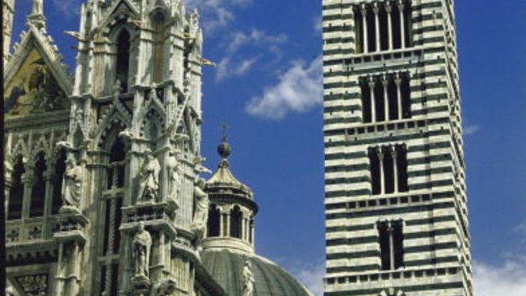 5. Качете се на покрива на Катедралата във Флоренция   Ако се страхувате от височини и от тесни пространства, не го правете. Тази препоръка важи и за купола на базиликата „Свети Петър”, откъдето се виждат Ватиканските градини и целия Рим. Във Флоренция може да се насладите на историческия център на града, както и да разглеждате интересната архитектура на катедралата. Ако искате да видите самия храм отвисоко, тогава качете се на кулата на Джото.