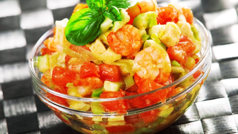 Аромат на босилек, паста и вино