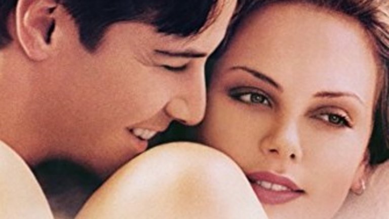 Месец любов 
Ако си падате по романтичните филми с щастлив край – стойте далеч от "Месец любов", иначе рискувате да изплачете доста сълзи. Киану Рийвс е прагматичен рекламен агент от Сан Франциско, който един ден се сблъсква със Сара (Чарлийз Терон). Първоначално нейната ексцентричност и хаотичен характер никак не му допадат, но нещата постепенно се променят. Краят обаче, както казахме, никак не е щастлив…
Мнозина се опитват да разубедят Пат О'Конър да не наема именно Рийвс за главната роля на влюбен до ушите мъж, защото през 2001 г. славата на Киану като Нео още е в апогея си. О'Конър обаче е категоричен, че иска Киану и никой друг в продукцията си. 
Чарлийз Терон също е убедена, че това е филмът, в който иска да се снима – заради "Месец любов" тя отказва ролята на Евелин в "Пърл Хабрър".