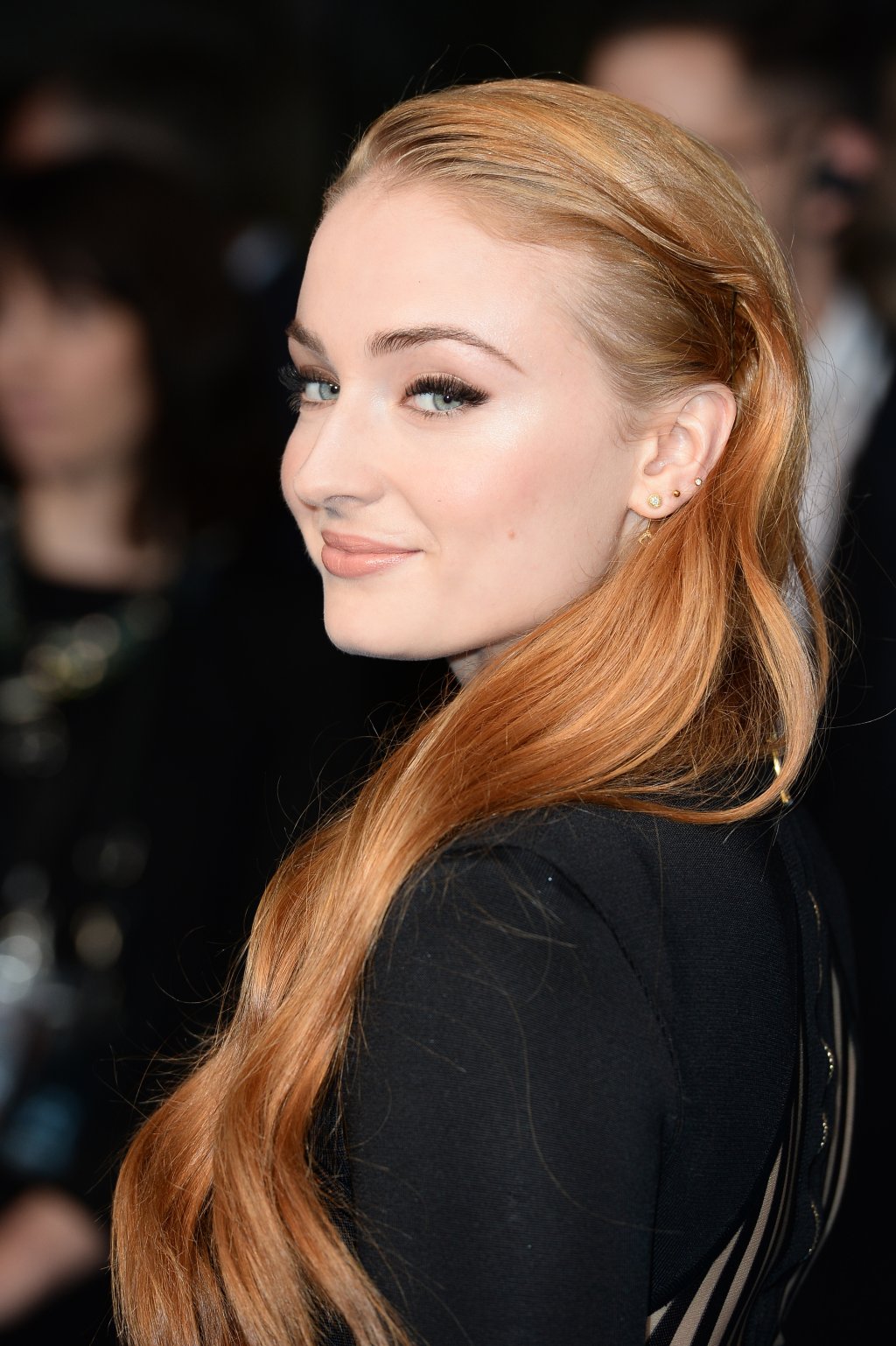 Звездата от Game of thrones - Софи Търнър, също се появи на премиерата