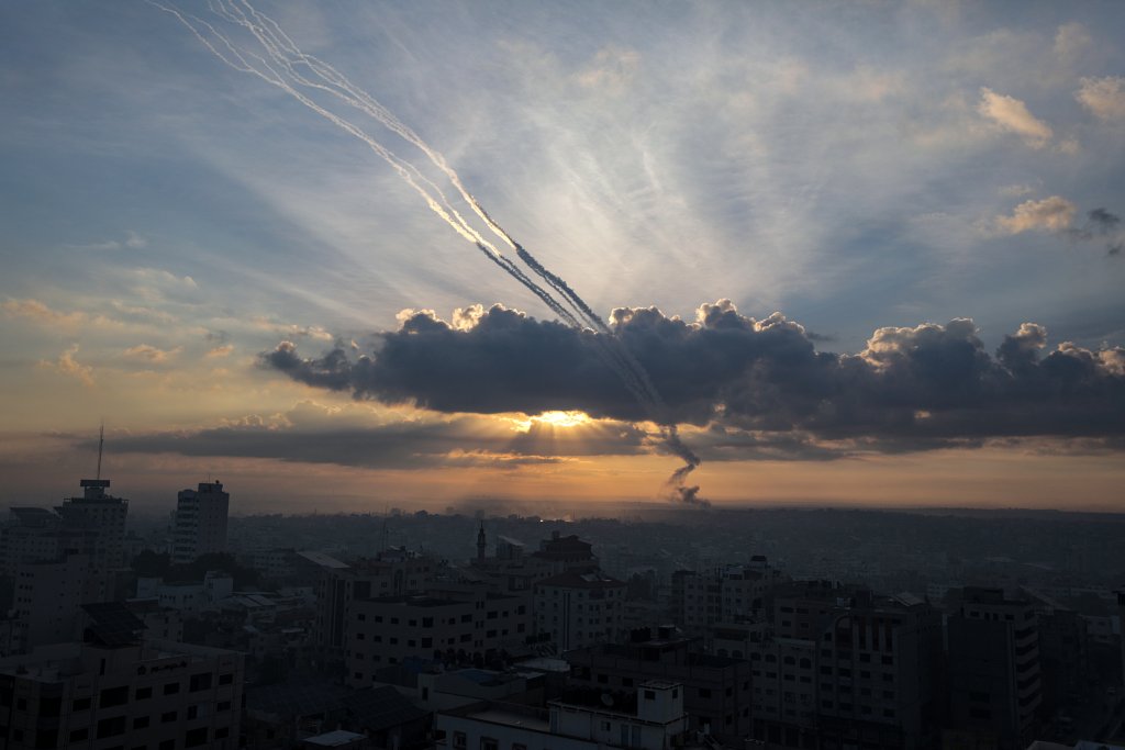 "Хамас" с инвазия в Израел: Израел обяви състояние на война