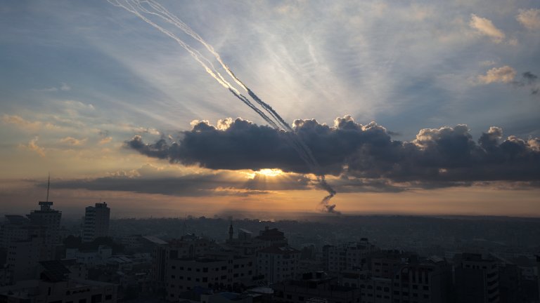 "Хамас" с инвазия в Израел: Израел обяви състояние на война