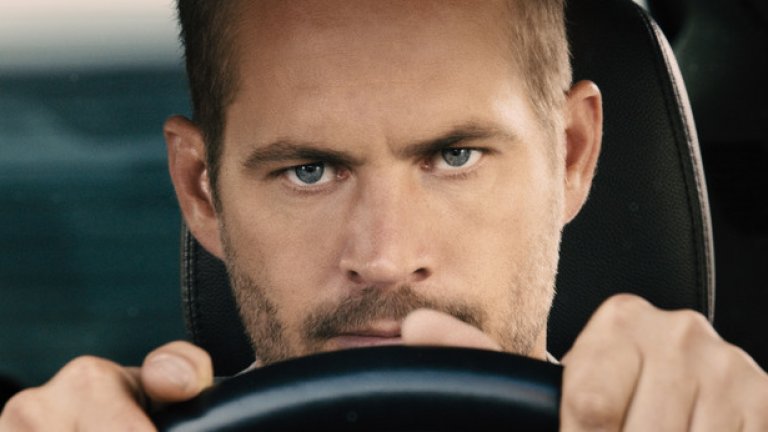 Пол Уокър, Furious 7 (2015)
Уокър загуби живота си при автомобилна катастрофа на 30 ноември 2013 г. По това време екипът на "Бързи и яростни 7" е в почивка заради празниците, но снимките са далеч от своя край. Смъртта на Уокър, който има основна роля във филма, обаче водят до спиране на работата за няколко месеца. Измислена е нова сюжетна линия, в която героят на Уокър - Брайън О'Конър, се "пенсионира" от престъпния живот. За да заснеме последните сцени с персонажа, екипът използва помощта на Weta Digital - студиото за визуални ефекти на Питър Джаксън. Специалистите там успяват да възпроизведат лицето на Уокър върху телата на неговите братя Калеб и Коуди, които са добавени към филма като дубльори. Така с помощта на хитър монтаж, братята на актьора и CGI ефекти Брайън О'Конър получава своята лебедова песен.