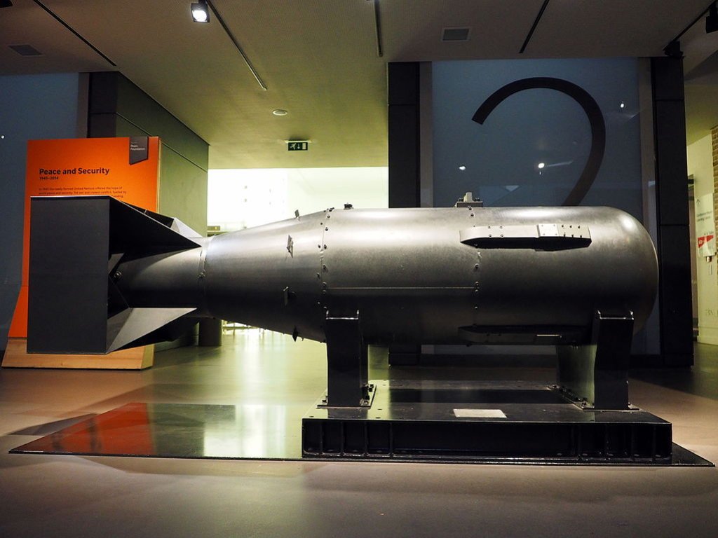 1023px-Spare_Little_Boy_atomic_bomb_casing_at_the_Imperial_War_Museum_in_London_in_November_2015