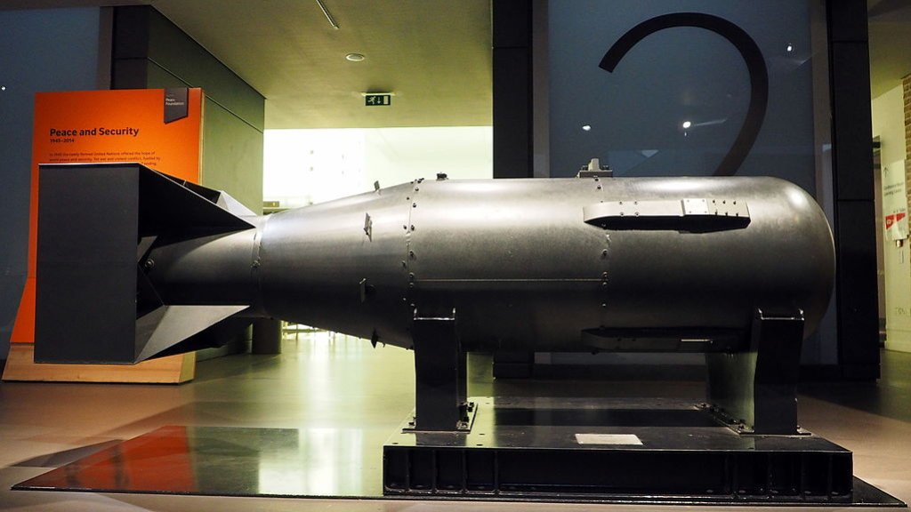 1023px-Spare_Little_Boy_atomic_bomb_casing_at_the_Imperial_War_Museum_in_London_in_November_2015