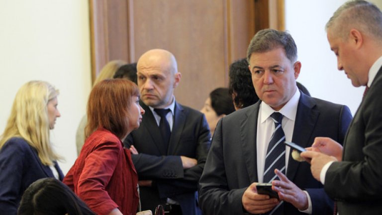 БЗНС - една от партиите, която участва в управлението като част от Реформаторския блок и в кабината чрез участието на министъра на отбраната Николай Ненчев - публикува декларация на сайта си, в която намеква, че ще се обяви за предсрочни избори
