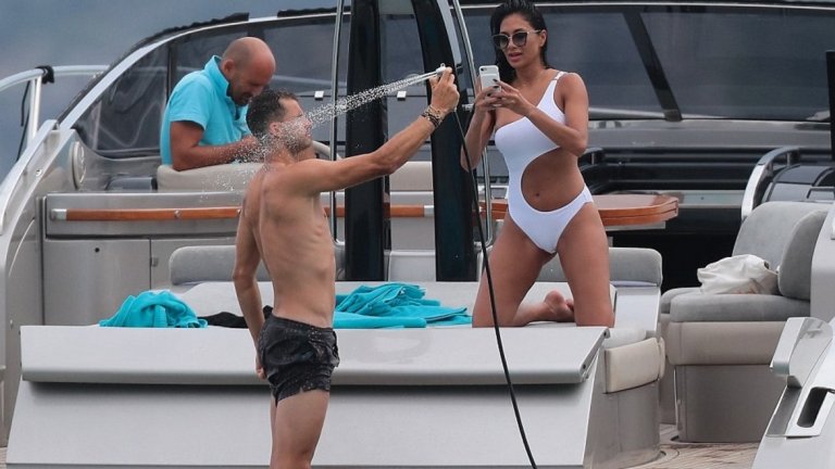 Григор и Никол на почивка в Сен Тропе (снимки)